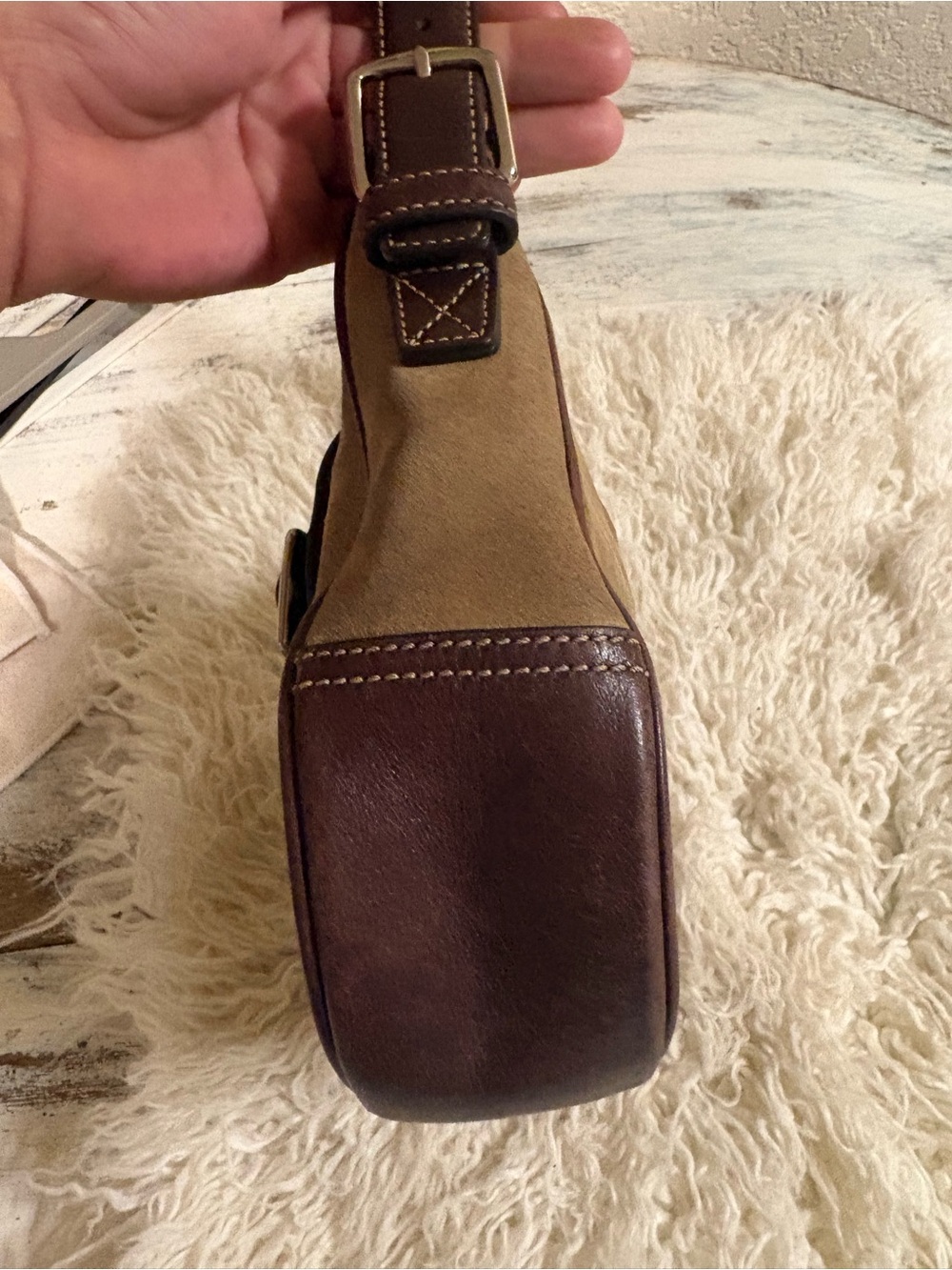 Y2K VINTAGE COACH
HAMPTON SUEDE HOBO BAG 7589 in TAN SUEDE W/ MAHOGANY LEATHER - Picture 4 of 10